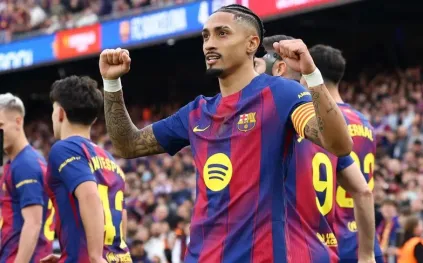 برشلونة يقسو على إشبيلية بخماسية تاريخية ورافينيا يتألق بهاتريك (فيديو)