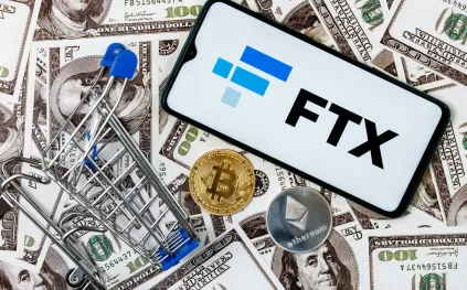 تذبذب حاد في أسواق العملات الرقمية: تراجع بيتكوين واستمرار الضغوط على السوق