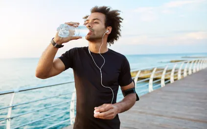 أوقات شرب الماء المثالية: كيف يؤثر الترطيب السليم على صحتك؟