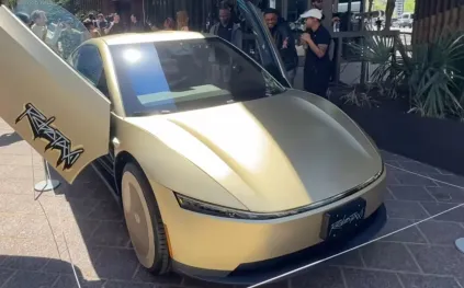 تسلا تكشف تفاصيل سايبركاب ذاتية القيادة من الداخل والخارج (فيديو)