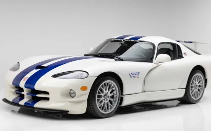 تحفة نادرة من دودج فايبر تتأهب للبيع في مزاد عالمي