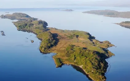 صفقة نادرة.. جزيرة اسكتلندية للبيع