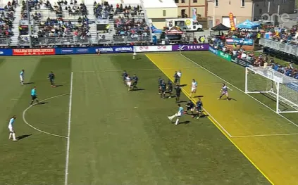 الهدف الأول في التاريخ بقانون التسلل الجديد: كيف غيّر فينغر قواعد اللعبة؟ (فيديو)