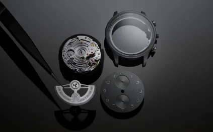 IWC Schaffhausen تتّشح بالأسود في ساعة Portugieser Chronograph Ceratanium