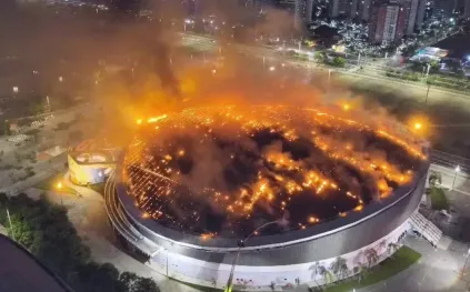 للمرة الثالثة.. حريق يلتهم سقف مضمار أولمبي في ريو (فيديو)