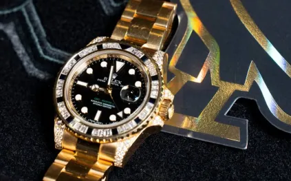 ساعة دريك النادرة من ألبوم "Take Care" للبيع بسعر قياسي 