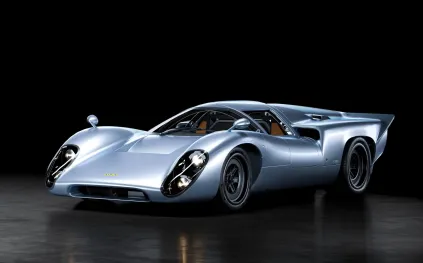 أيقونة السباقات "Lola T70" تعود مرة أخرى بنسخ محدودة