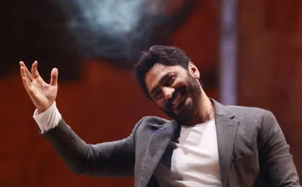 تامر حسني يمازح الجمهور عن زواجه للمرة الثانية (فيديو)