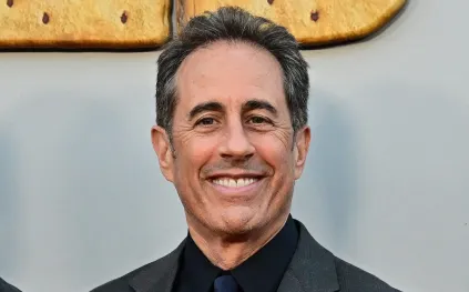 في عيد ميلاده الـ72.. جيري ساينفيلد يحتفل بثروة 900 مليون دولار