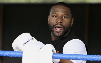 مايويذر وباكياو يتجهان نحو نزال احترافي في لاس فيغاس