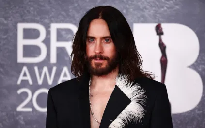 في سن الـ54: كيف حافظ جاريد ليتو على شبابه ورشاقته؟