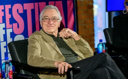 في سن الـ82.. روبرت دي نيرو يعيش أجمل أدواره كأب مع ابنته الأصغر (فيديو)