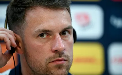 آرون رامزي نجم أرسنال السابق يودع الملاعب رسميًا