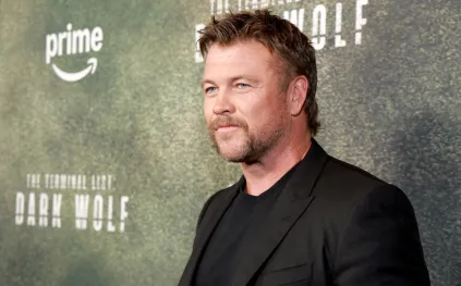 لوك هيمسورث في اعتراف صادم: شهرة أشقائي عرقلت مسيرتي في هوليوود!