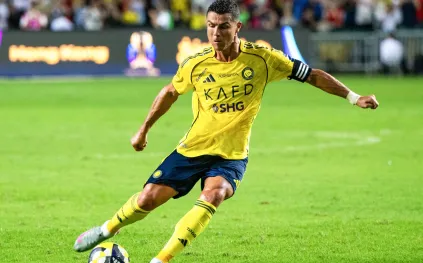 عودة الأسطورة.. رونالدو يقود "العالمي" أمام النجمة (فيديو)