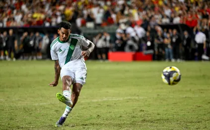 تسديدة صاروخية من جالينو تهز شباك فيسيل كوبي.. ما سرعتها؟