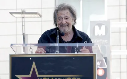 آل باتشينو يحتفل بعامه الـ86 برفقة بيفرلي دي أنجيلو! 