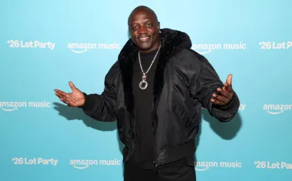 في عيد ميلاده الـ53: كيف بنى إيكون إمبراطوريته المالية؟