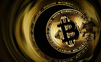 بيتكوين تهبط مجددًا.. هل يستمر النزف في سوق الكريبتو؟