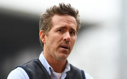 وداعًا للبطولة المطلقة.. رايان رينولدز يرسم مسارًا جديدًا لشخصية ديدبول (فيديو)