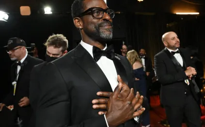 في عيد ميلاده الـ50.. كم تبلغ ثروة ستيرلينغ ك. براون؟