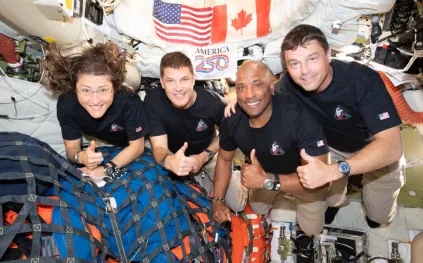 كم تقاضى رواد فضاء مهمة "أرتميس"؟