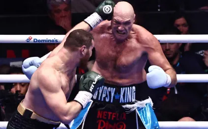 فيوري يهزم محمودوف بالنقاط ويتحدى جوشوا لنزال "معركة بريطانيا" (فيديو)