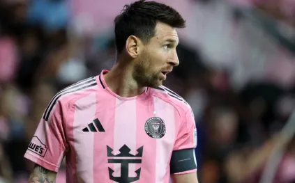 ميسي يستحوذ على نادي كورنيا الإسباني: هل يدخل عالم الاستثمار الرياضي بقوة؟ 