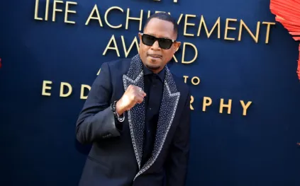  مارتن لورانس يتحدث عن مشاعره بعد ولادة حفيدته