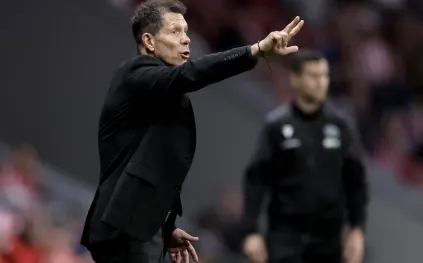 سيميوني يدخل في مشادة مع لاعب آرسنال.. ما القصة؟ (فيديو)