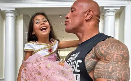 كيف احتفل ذا روك بعيد ميلاد ابنته الصغرى؟ (فيديو)