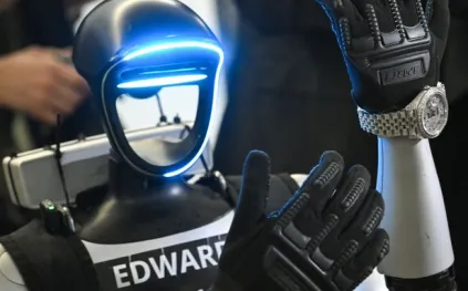 روبوت بشري يثير الإعجاب في وارسو: كيف طارد "إدوارد" الخنازير البرية؟ (فيديو)