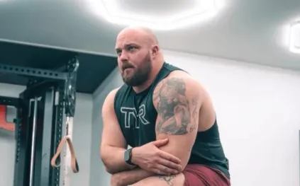 من هو ميتشل هوبر: أقوى رجل في العالم 2026؟