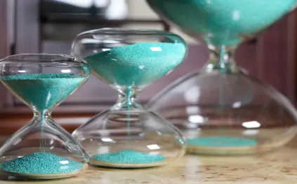 تعاون بين ويند ونيوسون يسفر عن ساعات رملية خضراء (فيديو)