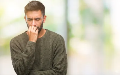 هل يؤثر القلق العاطفي على رغباتنا في المال والمكانة؟ دراسة تكشف الرابط