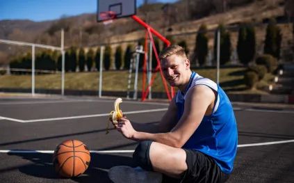 الفرق بين الموز الأخضر والأصفر.. أيهما يمنحك طاقة أسرع؟