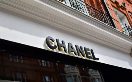 قفزة غير متوقعة لعلامات كبرى.. من يتصدر قائمة الأزياء الأكثر طلبًا عالميًا؟