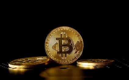 بيتكوين تتراجع دون 77 ألف دولار.. هل انتهت موجة الصعود؟