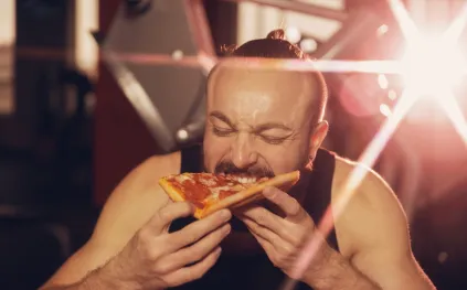 مدرب نجوم هوليوود يكشف سر الحفاظ على اللياقة دون حرمان!