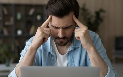 هل إغلاق العينين يُحسّن السمع؟ دراسة مُفاجئة تُقدّم الإجابة