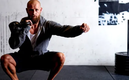 هل السكوات هو الحل الوحيد لبناء عضلات الأرجل؟ اكتشف بدائل أكثر فعالية وأقل إجهادًا!