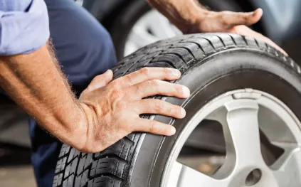 بعد قرن من الغموض.. كيف كشف العلماء سر قوة المطاط المعزز؟