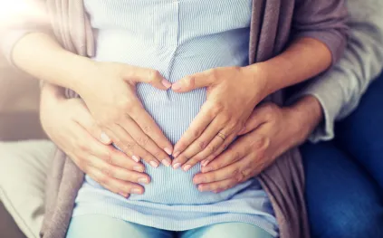 متلازمة كوفاد.. عندما تتسلّل أعراض الحمل إلى الرجال!