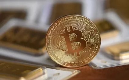 البيتكوين تواصل التداول عند مستويات مرتفعة.. إلى أين تتجه؟