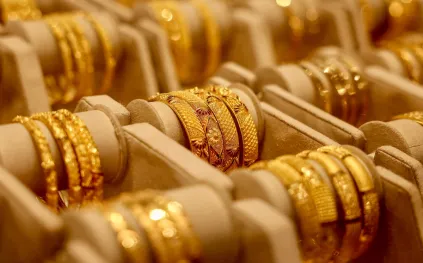 هبوط جديد يضرب الذهب في السعودية اليوم.. وعيار 24 يسجل هذا الرقم