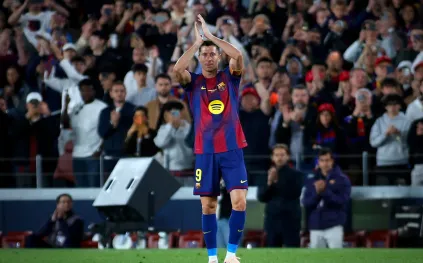 ليفاندوفسكي يختتم رحلته مع برشلونة بلحظة مؤثرة (فيديو)
