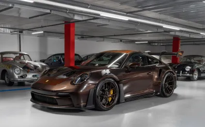 911 GT3 RS: حين تتحوّل سيارة السباق إلى قطعة شوكولاتة فاخرة