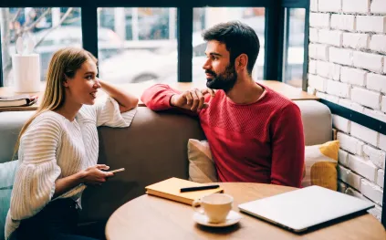 الهدوء والقوة في الزواج: كيف يتحكم الرجل في مشاعره لبناء علاقة متوازنة؟