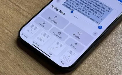 أبل تُطلق iOS 26.5 بست ميزات جديدة.. أبرزها تشفير رسائل RCS