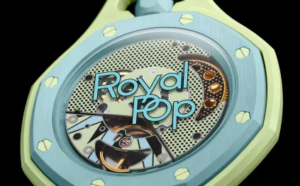 Audemars Piguet وSwatch تكشفان أخيرًا عن مجموعة Royal Pop